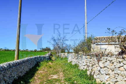 Casale, da ristrutturare, 105180 m², Centro, Noto