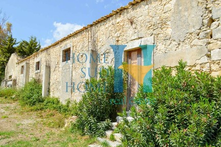 Rustico, da ristrutturare, 500 m², Centro, Noto