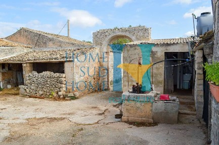 Casale, da ristrutturare, 700 m², Centro, Noto