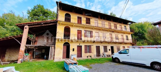 Cascina via Statale 3, Roasio
