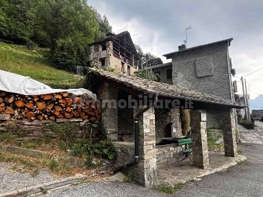 Rustico via Fontane 1, Rossa