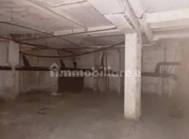 Magazzino all'asta piazza Tirana 12, Milano