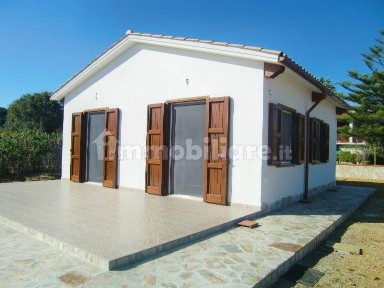 Villa unifamiliare via Delle Margherite, Contrada Fiori Sud, Menfi