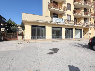 Attività commerciale in Affitto