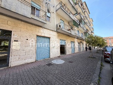 Attività commerciale in Affitto