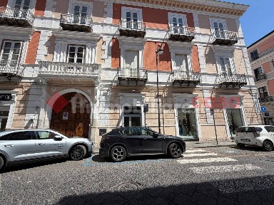 Attività commerciale in Affitto