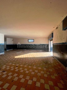 Attività commerciale in Affitto