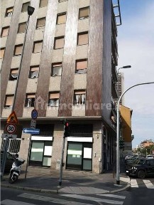 Magazzino all'asta piazza Tirana, 12, Milano