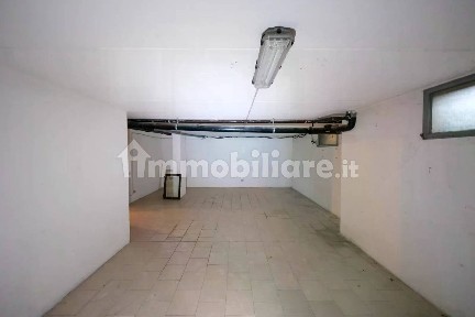 Magazzino all'asta piazza Orsa Maggiore, Pessano con Bornago
