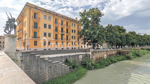 Attico via Generale Armando Diaz, Centro Storico, Verona