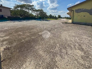 Capannone in Affitto