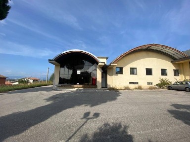 Capannone in Affitto