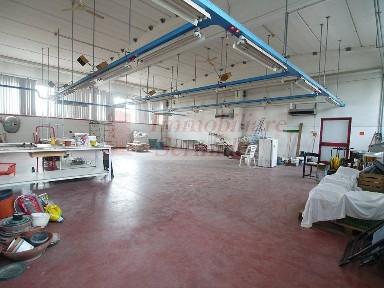Capannone in Affitto