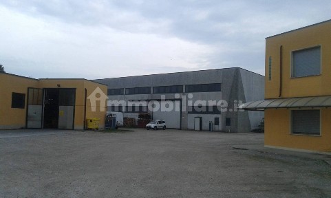 Capannone in Affitto