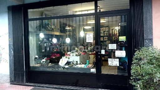 Negozio di profumi e cosmetica in Affitto