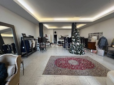 Locale commerciale in Affitto