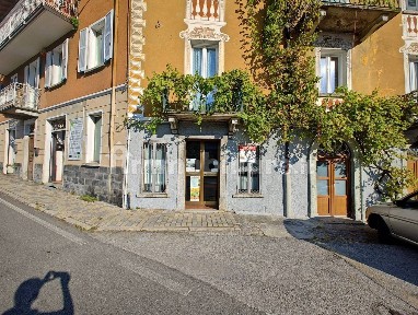 Locale commerciale con laboratorio in Affitto