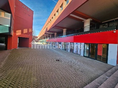 Locale commerciale in Affitto