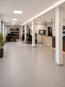 Locale commerciale in Affitto