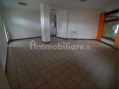 Locale commerciale in Affitto