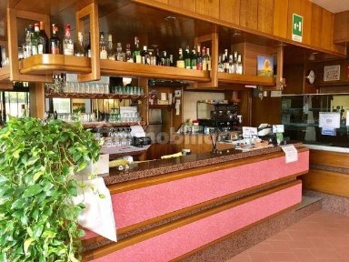Locale commerciale in Vendita