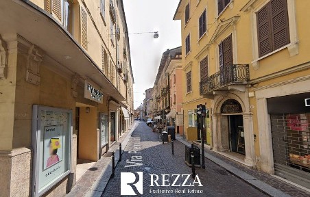 Locale commerciale in Vendita