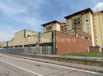 Locale commerciale in Vendita