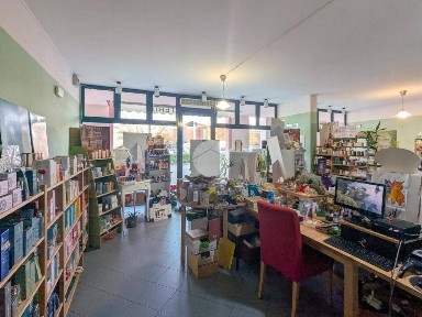 Locale commerciale in Vendita