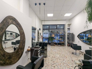 Locale commerciale in Vendita
