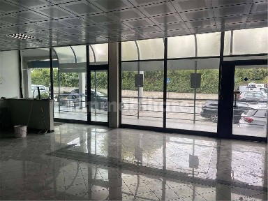 Locale commerciale in Affitto