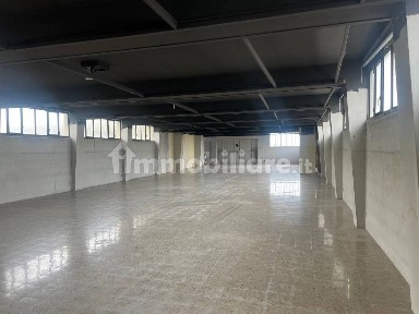 Locale commerciale in Affitto