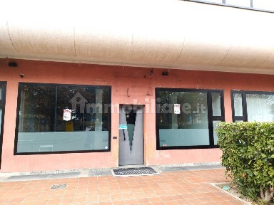 Locale commerciale in Affitto