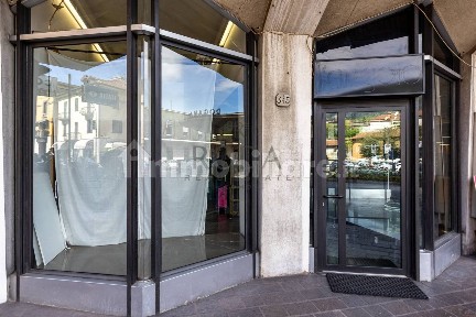 Locale commerciale in Affitto