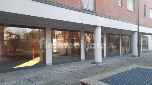 Locale commerciale con laboratorio in Affitto