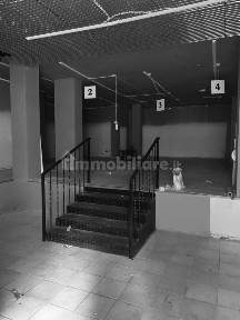Locale commerciale in Affitto