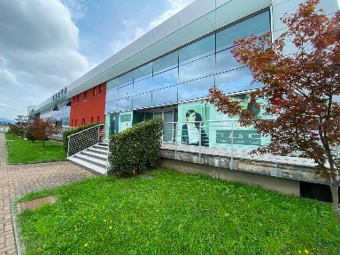 Locale commerciale in Affitto