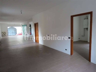 Locale commerciale in Affitto