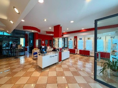 Locale commerciale in Vendita