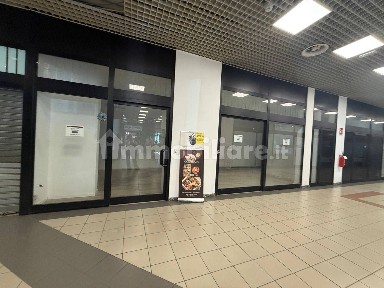 Locale commerciale in Affitto