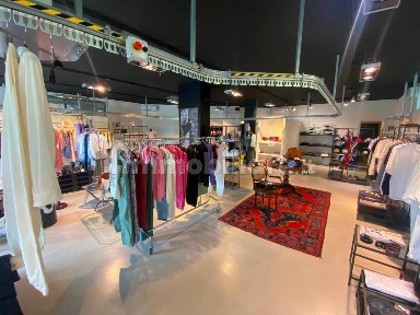 Locale commerciale in Affitto