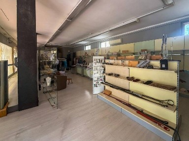 Locale commerciale in Vendita