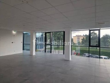 Locale commerciale in Affitto
