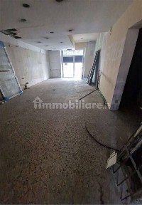 Locale commerciale in Affitto