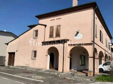 Negozio all'asta via XXV Aprile c.m., Curtatone