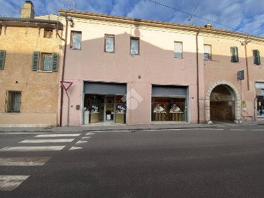 Locale commerciale in Vendita