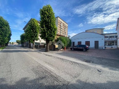 Locale commerciale in Vendita