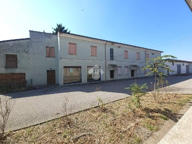 Locale commerciale in Vendita