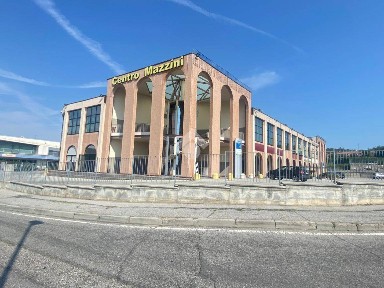 Locale commerciale in Vendita