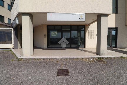 Locale commerciale in Vendita