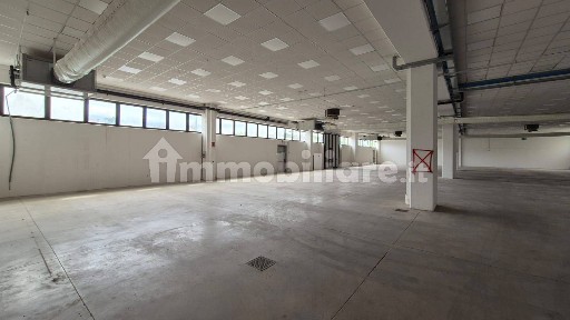 Locale commerciale in Vendita